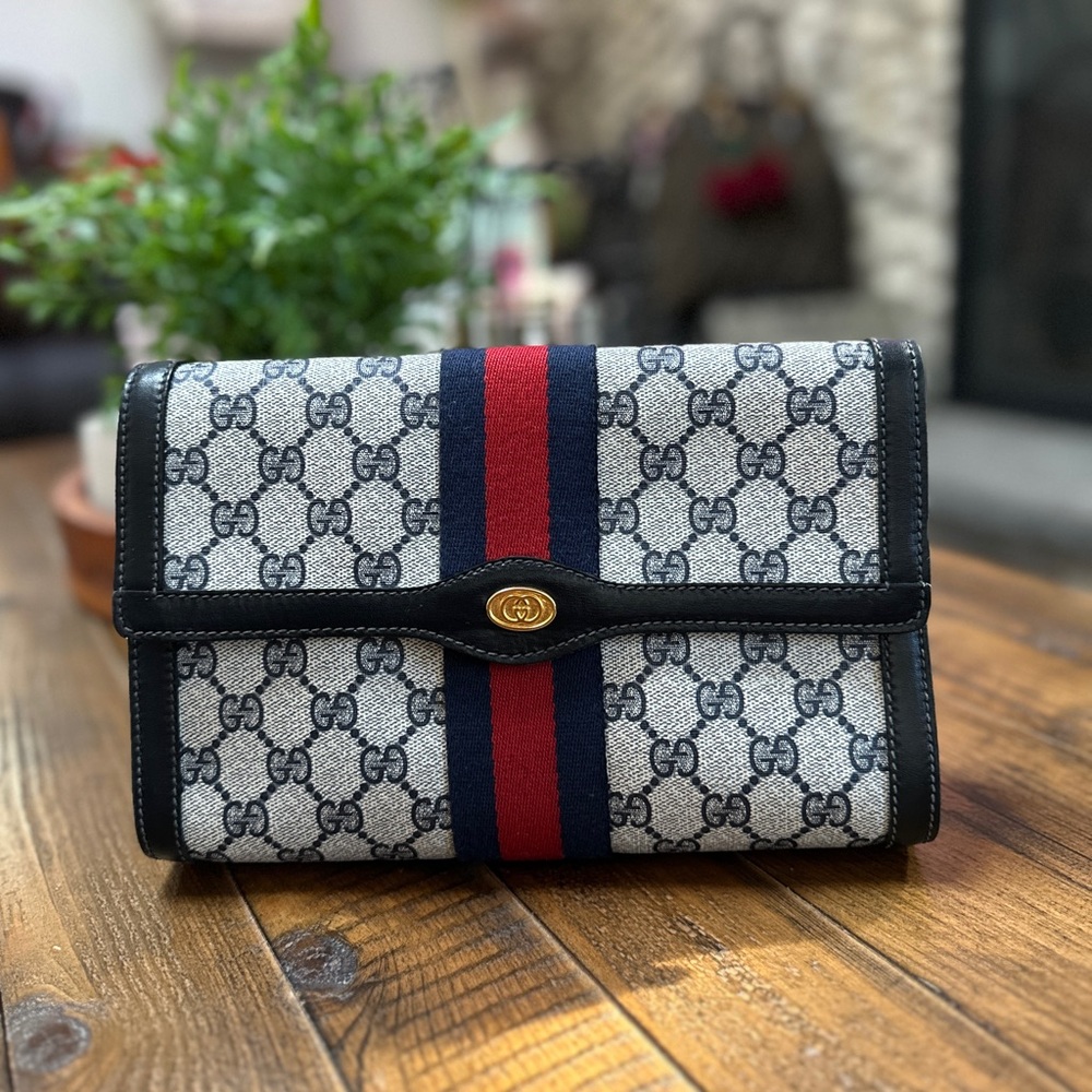 ❌ SOLD ❌
Authentic Vintage Gucci GG Supreme Sherry Line Web Stripe Clutch - Picture 1 of 10